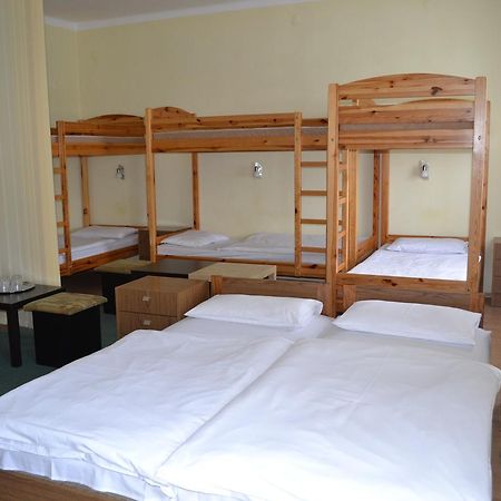 Lokomotiv Motel Eger Bagian luar foto