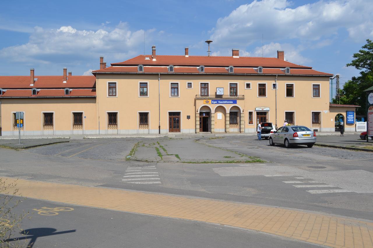 Lokomotiv Motel Eger Bagian luar foto