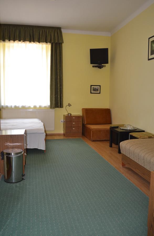 Lokomotiv Motel Eger Bagian luar foto