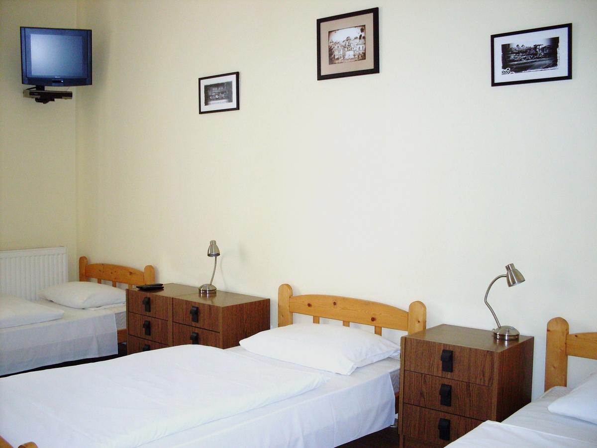 Lokomotiv Motel Eger Bagian luar foto