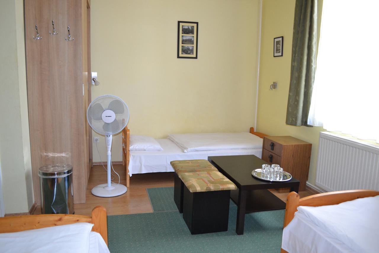 Lokomotiv Motel Eger Bagian luar foto