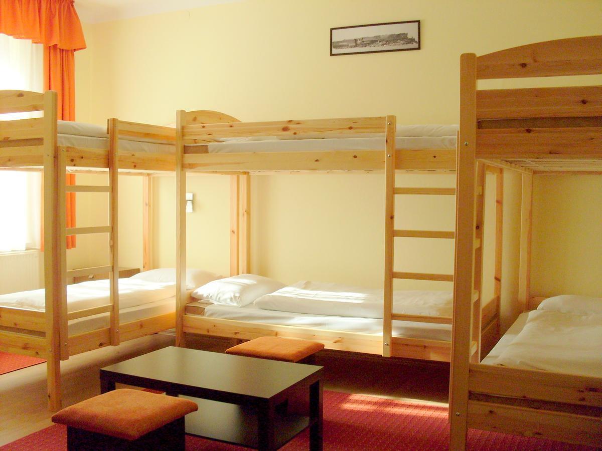 Lokomotiv Motel Eger Bagian luar foto