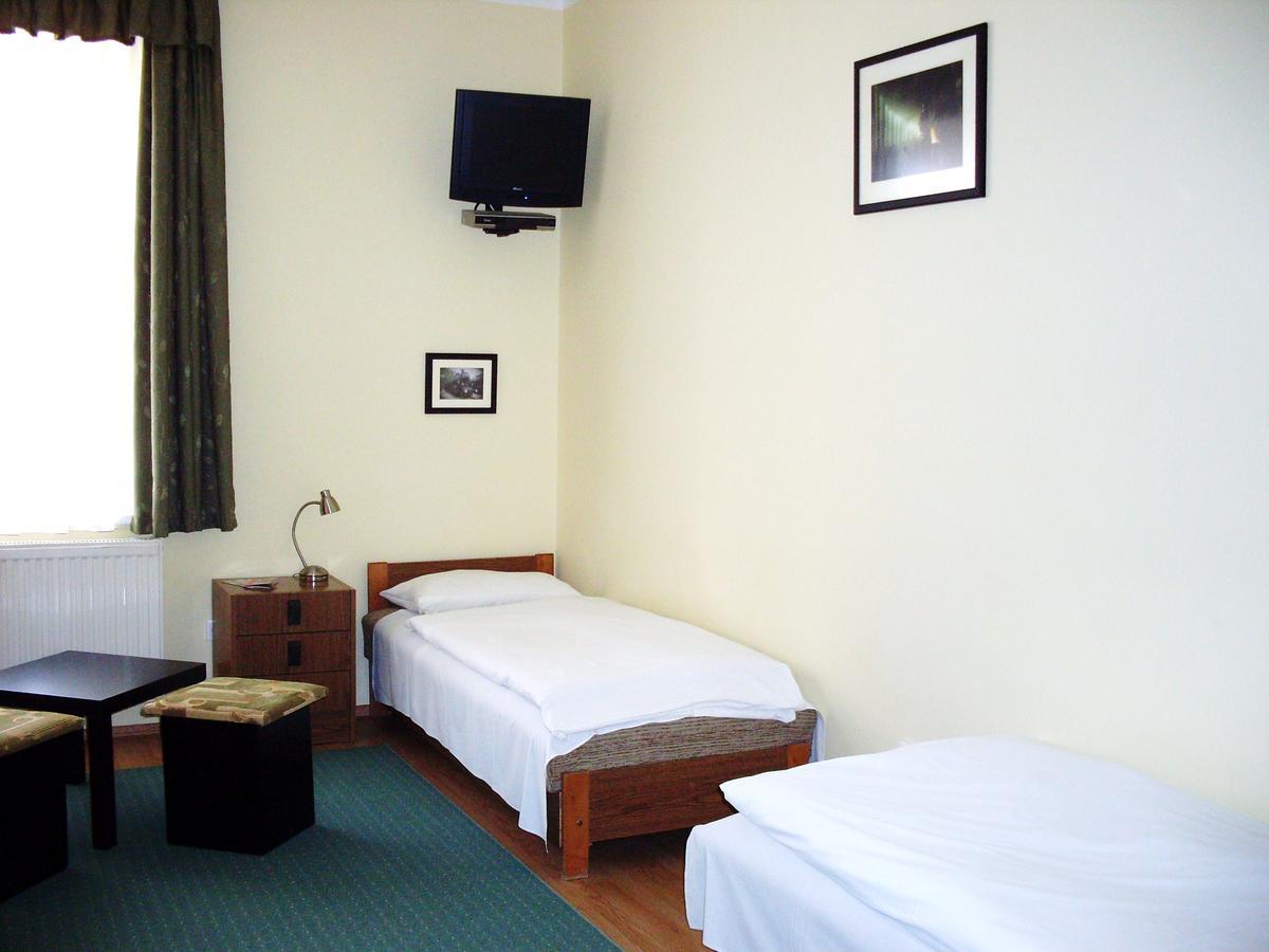 Lokomotiv Motel Eger Bagian luar foto
