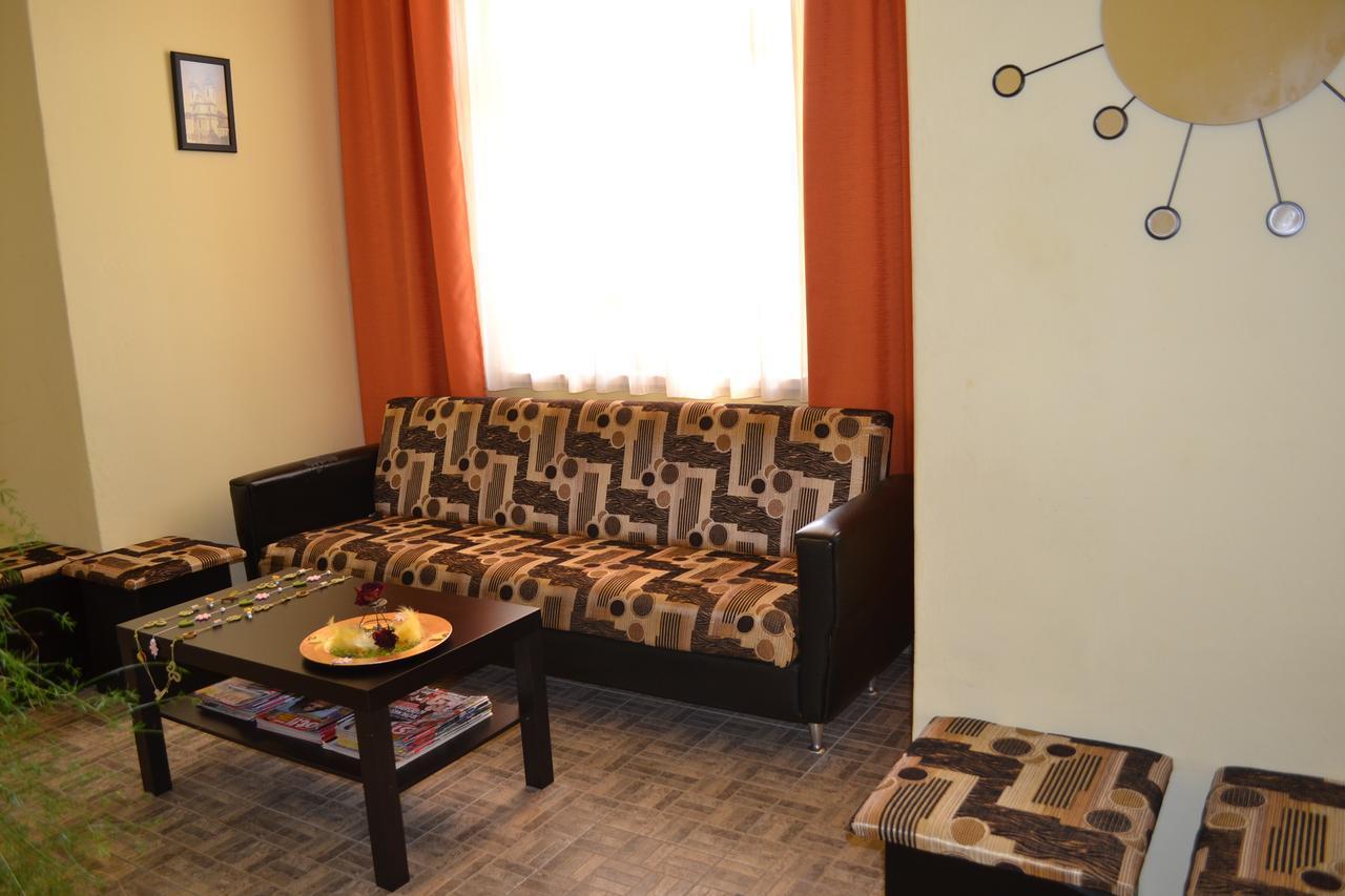 Lokomotiv Motel Eger Bagian luar foto